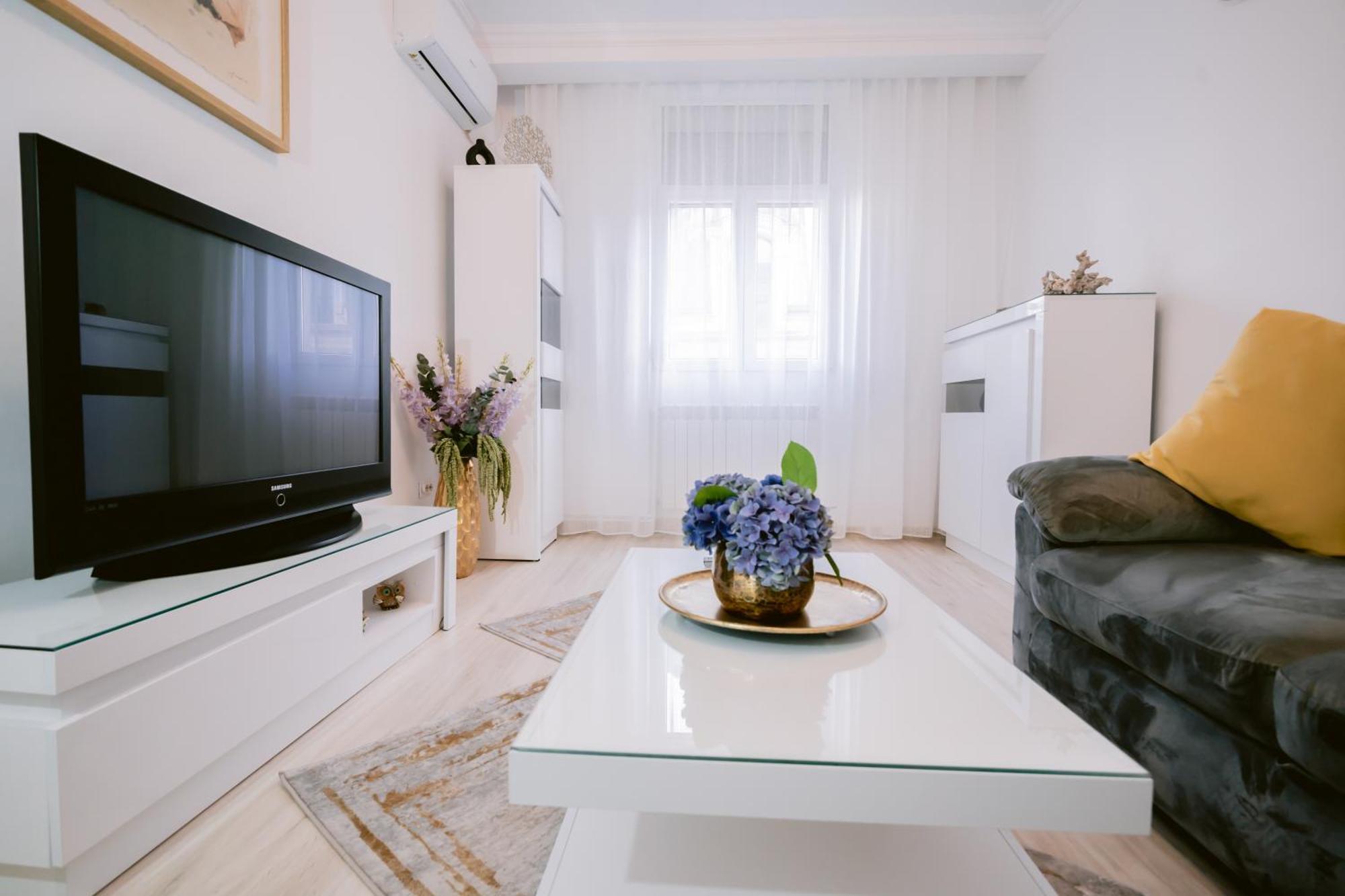 Historic Bucharest Hideway Apartment Ngoại thất bức ảnh